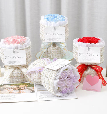 Bó hoa công chúa bọc vải dạ Tweed (kèm túi+thiệp+đèn) kích thước 28*21cm