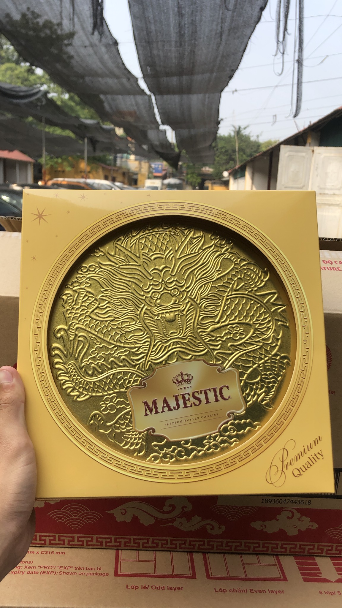 Bánh quy Majestic tròn vàng kim royal 382g - Thùng 8 hộp