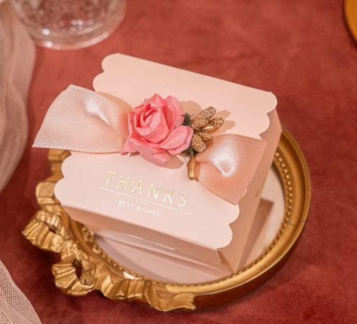 Hộp quà tặng hoạ tiết hoa mini vuông, wedding thanksgift kích thước 6.5*6.5*4.5cm