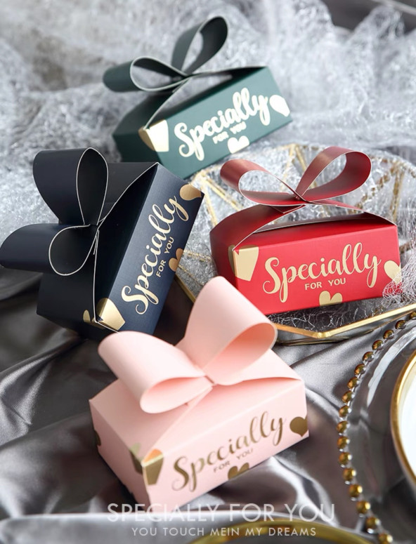 Hộp quà tặng Specially nơ tim kích thước 10*6*4cm