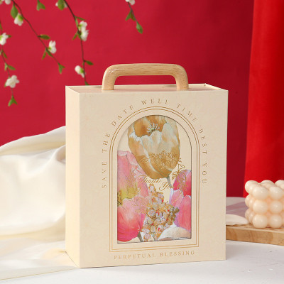 [21x19x8,5cm] Hộp đựng quà Tulip quai gỗ xinh xắn màu be