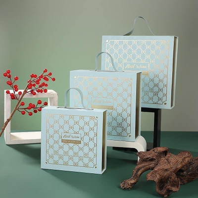 Hộp quai da hoạ tiết quả trám màu xanh nhạt kích thước 17.2x17.8x5.3cm